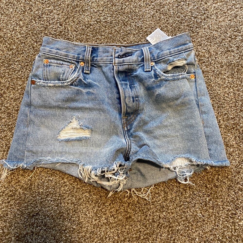 High waisted Levi shorts